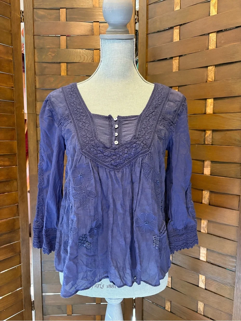 Anthropologie Vanessa Virginia women’s collaged lace top blouse navy blue size 6